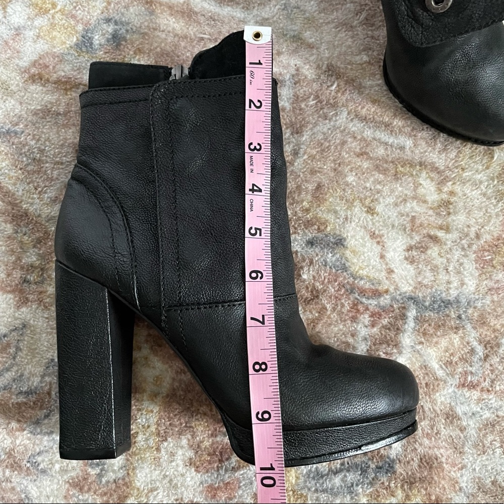 Vera Wang Marilyn Booties Black Leather EUC Size 7 - Picture 15 of 15